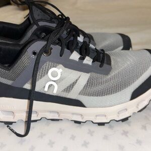 Bran new sneakers size 6 original ON RUNNING